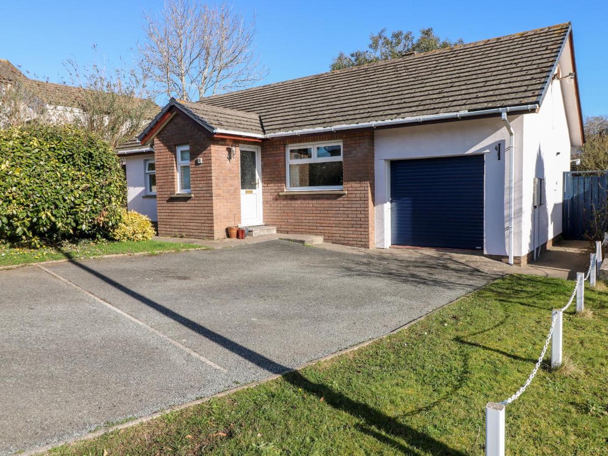 1 Gloucester Way Pembroke Dock Bagian luar foto