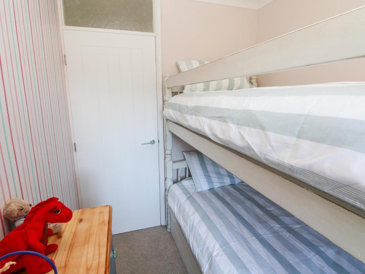 1 Gloucester Way Pembroke Dock Bagian luar foto